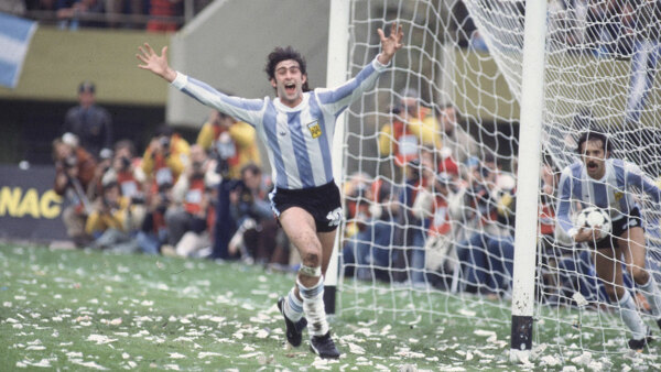 MARIO KEMPES: EL MATADOR